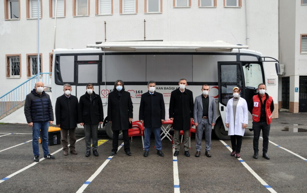 Eğitimcilerden kan bağışı