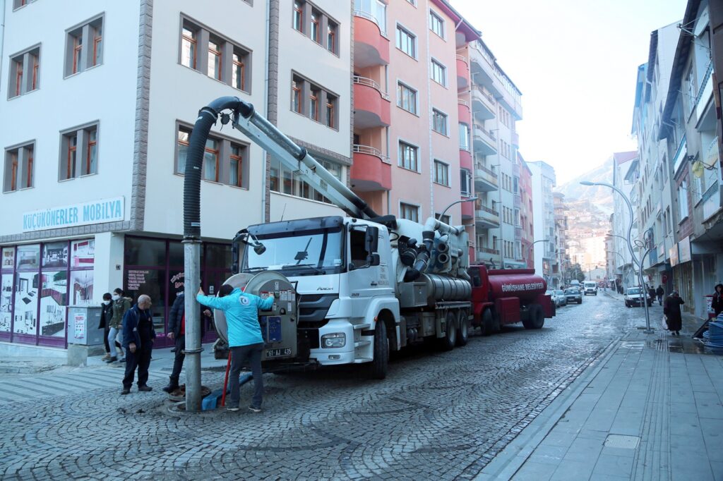 Kanalizasyon ve yağmur suyu kanalları temizlendi