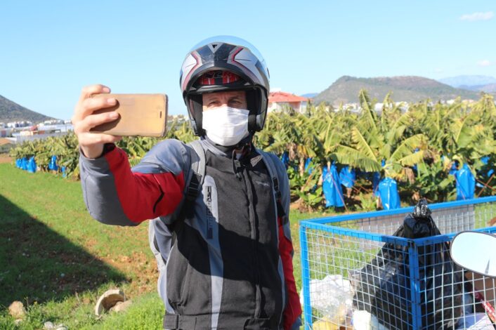 Takipçisini çöpten çıkarıyor