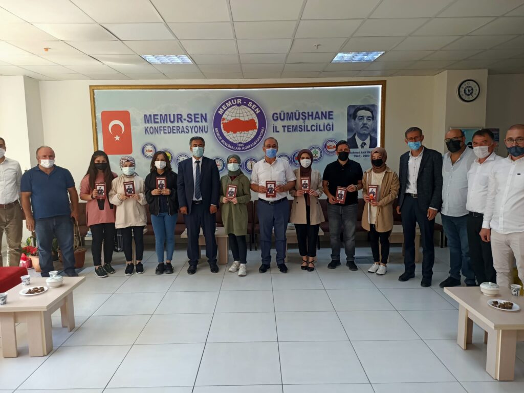 Öğrenciler ödüllerine kavuştu