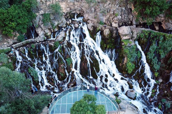 Serinlemek isteyen Tomara Şelalesi’nin yolunu tutuyor