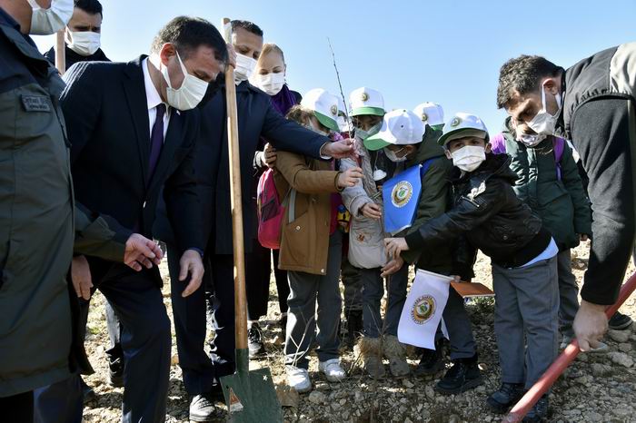 Gümüşhane’de binlerce fidan toprakla buluştu