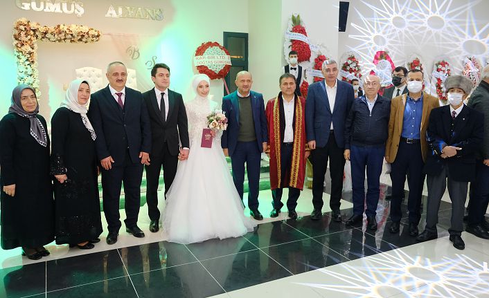 Yılmaz ve Özgün ailelerinin mutlu günü