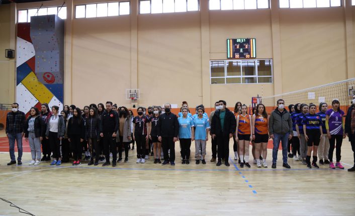 Bahar Şenlikleri voleybol turnuvası ile başladı