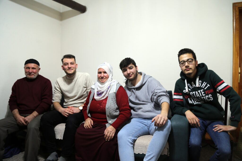 İyiliğe makas sallıyorlar