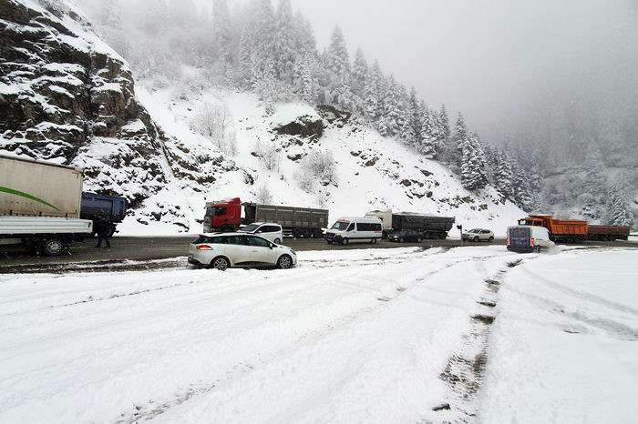 Zigana geçidi kar altında