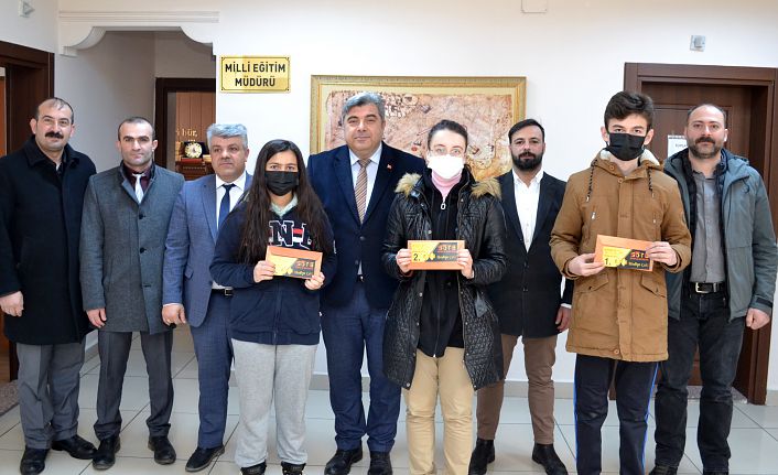 Sınavda dereceye girdi ödülleri aldılar