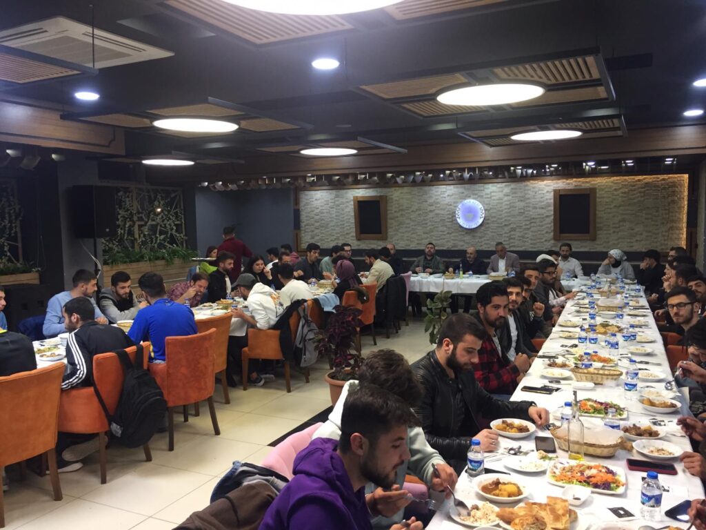 Dadaşlar üniversite öğrencilerini unutmadı