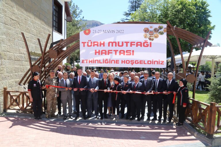 Gümüşhane’de yabancı uyruklu öğrenciler Türk yemeklerini çok sevdi
