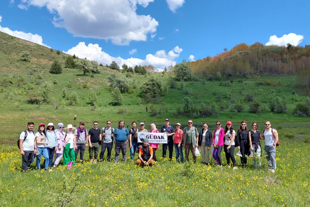 Yüzlerce yıllık patikaları canlandırıyorlar