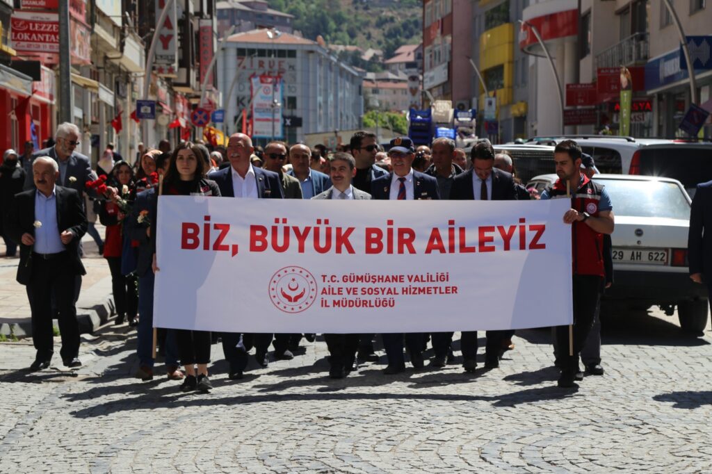 Gümüşhane’de “Biz Büyük Bir Aileyiz” yürüyüşü