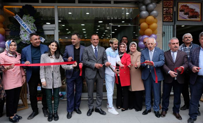 Gümüşhane’nin ilk kokoreççisi ‘İstanbul Kokoreç’ açıldı
