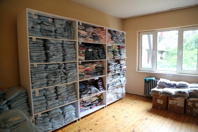 Kürtün’de “Hayır Çarşısı” ihtiyaç sahiplerinin yüzünü güldürdü