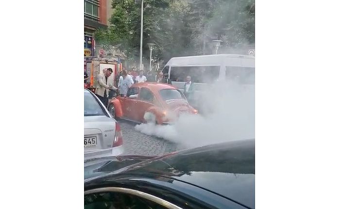 Düğün konvoyunda lastik yakan araç trafikten men edildi