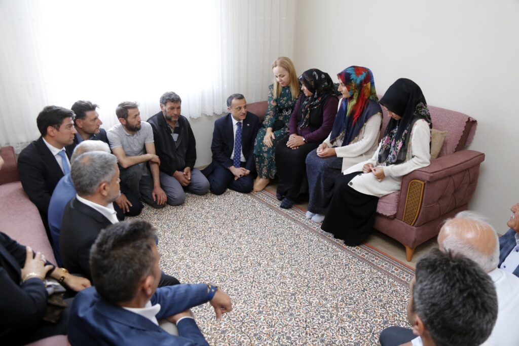 Şehit annesi istedi köyüne baz istasyonu kuruldu