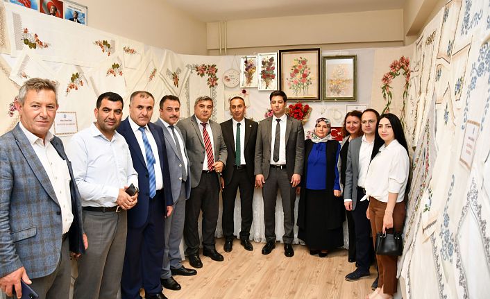 Şiran’da el emeği göz nuru eserler sergilendi