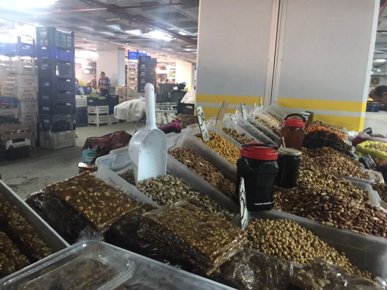 Köy pazarında organik zenginlik