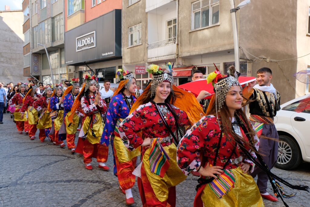 25. Gümüşhane Uluslararası Kuşburnu-Pestil-Kültür ve Turizm Festivali başladı