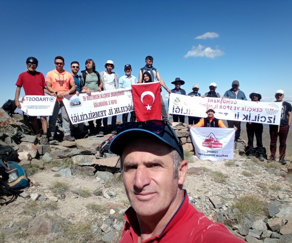 30 Ağustos’u 3 bin 331 metrede kutladılar