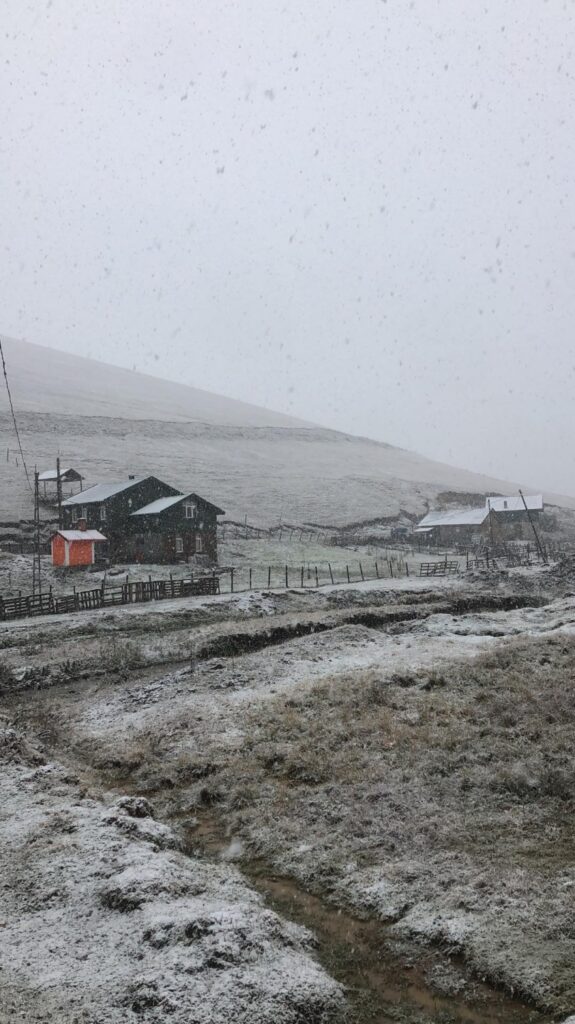 Gümüşhane’nin yüksekleri beyaza büründü