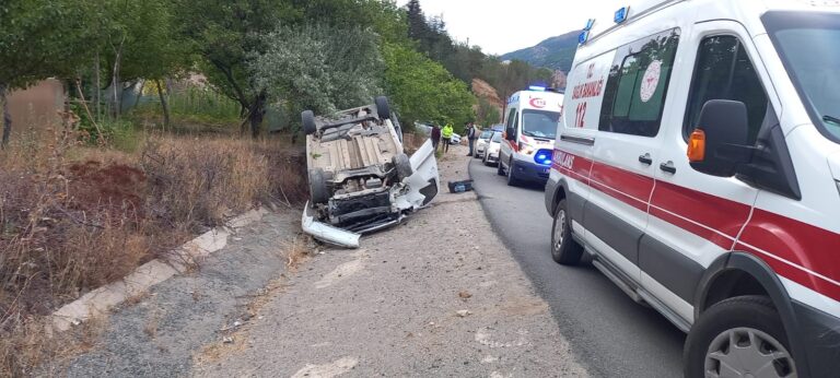 Direksiyonda uyuyakaldı, aracı takla atarak su kanalına düştü