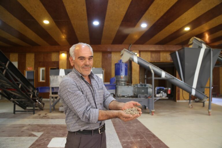 Orman ürünleri ziyan olmasın diye pelet fabrikası kurdu
