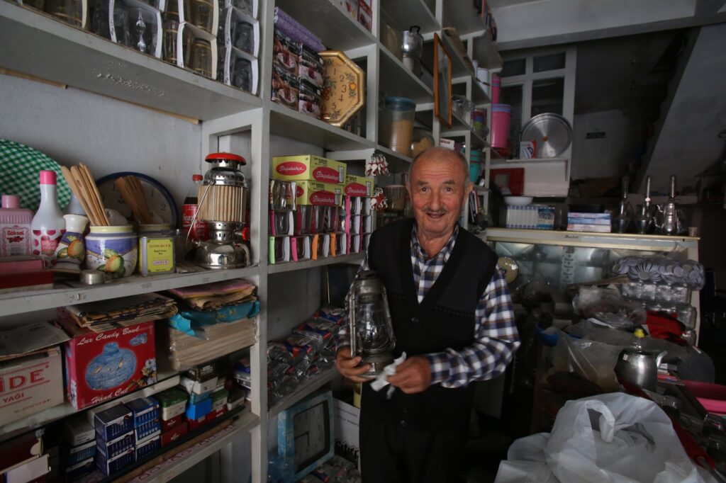 Bu dükkana gelenler hiçbir şey alamadan dönüyor