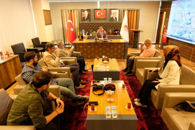 Çimen basın mensuplarına açıklamalarda bulundu