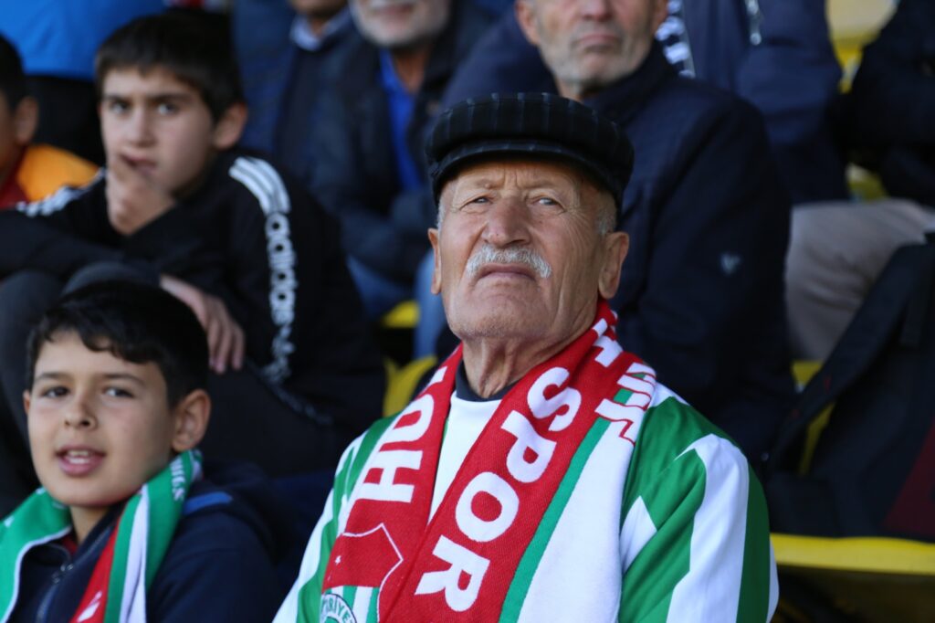 80 yaşındaki taraftarın 60 yıllık futbol sevdası