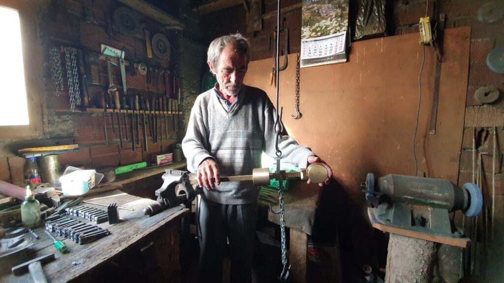 Kantarcılık mesleğinin son temsilcileri zamana direniyor