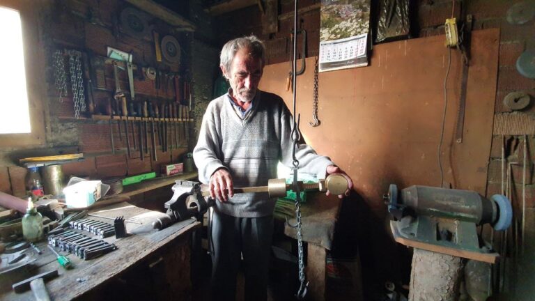 Kantarcılık mesleğinin son temsilcileri zamana direniyor