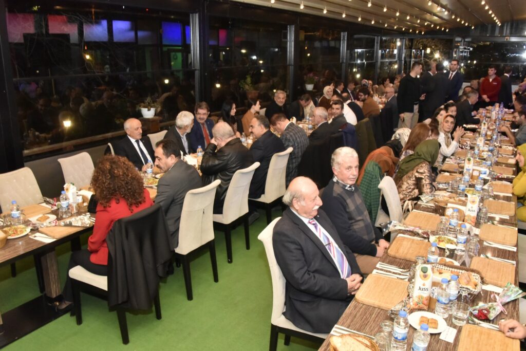 Öğretmenler yemekte buluştu