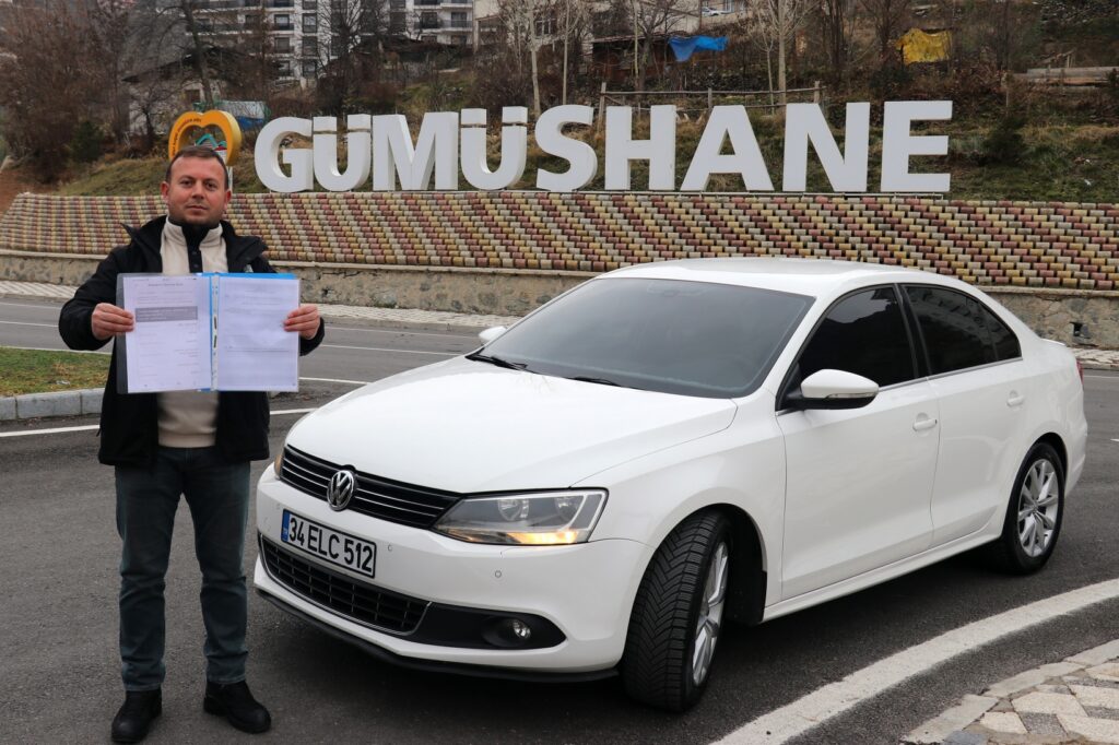 İkiz plaka yüzünden evinden 750 kilometre uzakta trafik cezası yedi