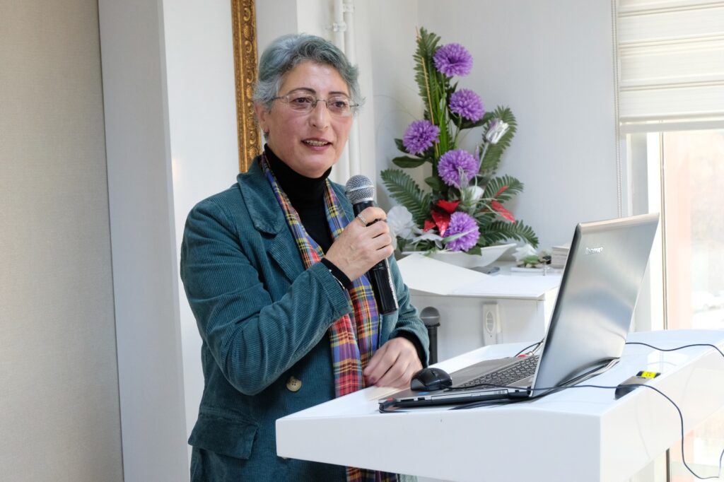 Kadın Meclisi Ay’a Emanet