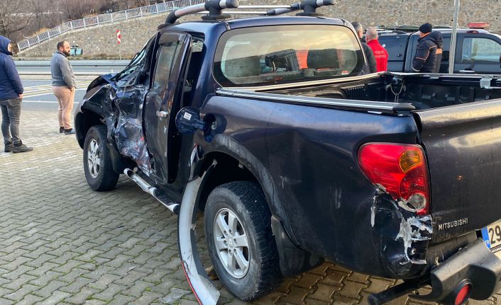 Gümüşhane’de 3 ayrı trafik kazasında 6 kişi yaralandı