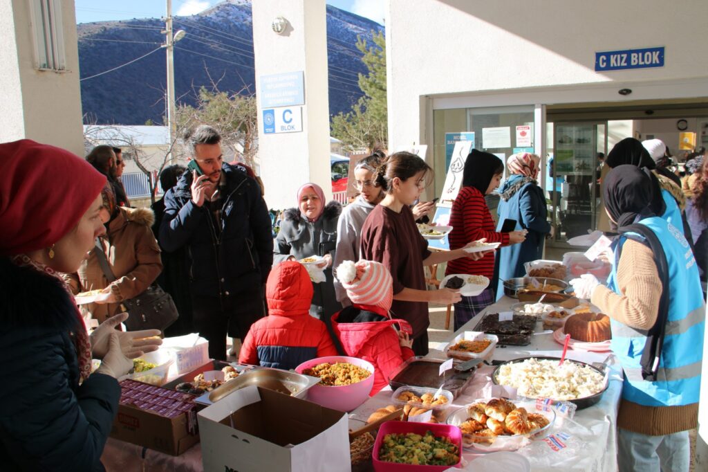 Gümüşhane Yurdu Yunus Emre’ye nefes oldu