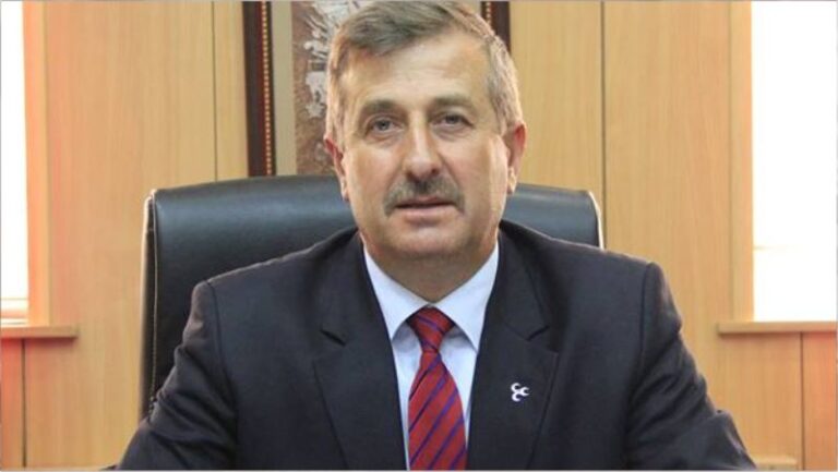 Ateş: ‘Fikrini namusu yapanlarla,  zikrini pazarlayanları karıştırmayın’