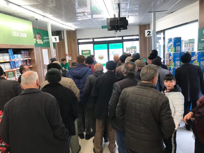 Gümüşhane’de ucuz et  ve ve kıyma izdihamı