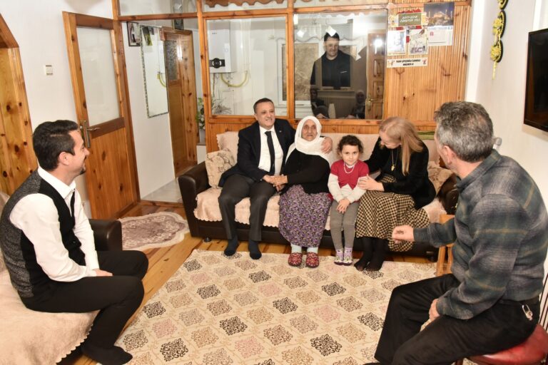 111 yaşındaki Güllü Nineye ziyaret