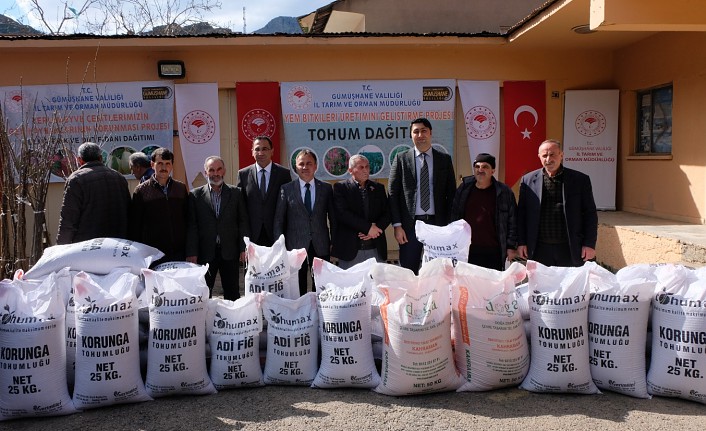 Gümüşhane’de üreticilere yem bitkisi ve fidan dağıtımı gerçekleştirildi