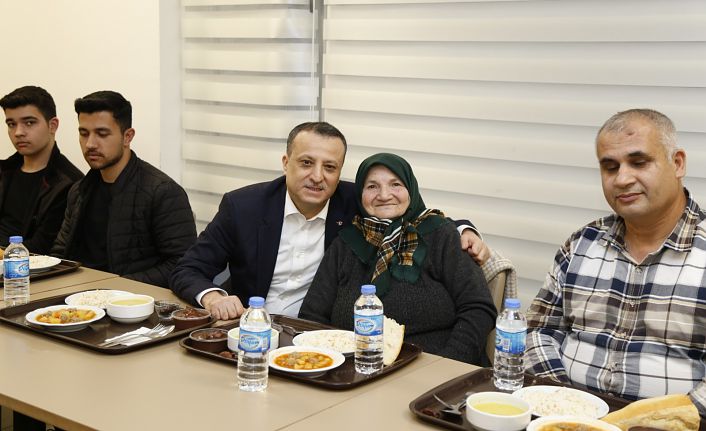 İlk iftar depremzede ailelerle