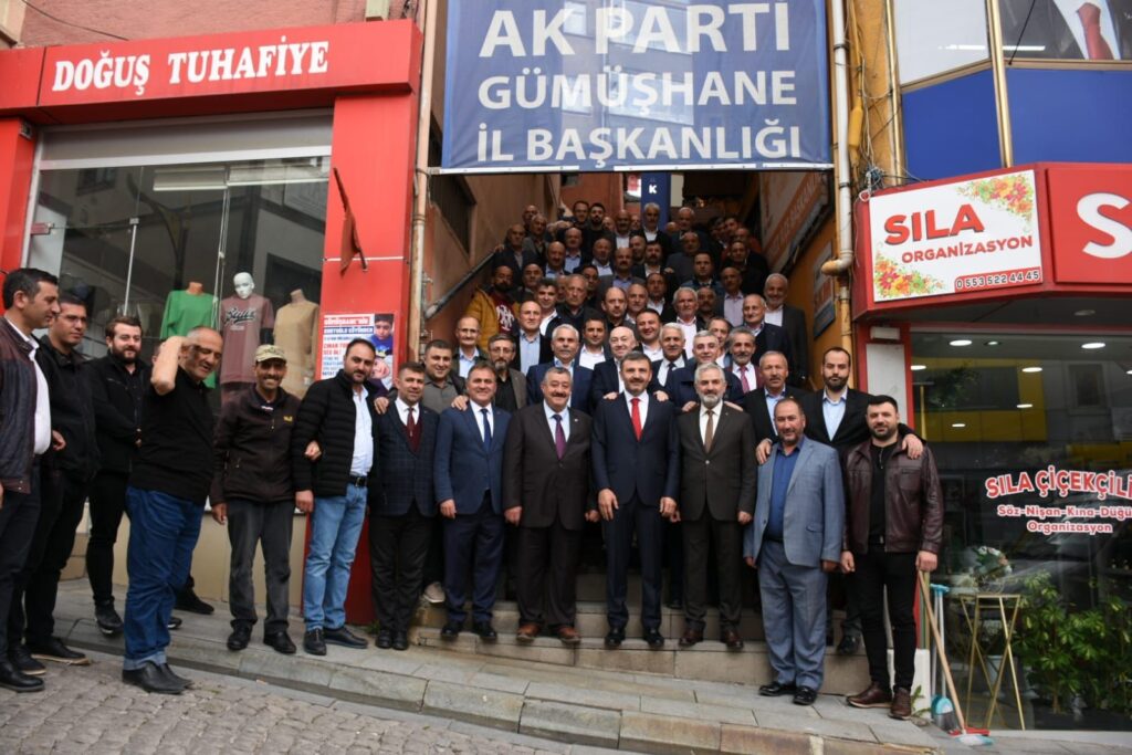 AK Parti teşkilatları bayramda kucaklaştı