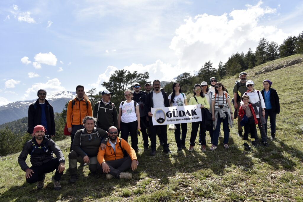 Gümüşhaneli dağcılar tarih dolu zirveleri aştı