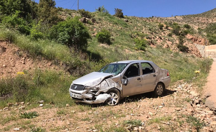 Virajı alamayan otomobil kaza yaptı: 1’i çocuk 4 yaralı