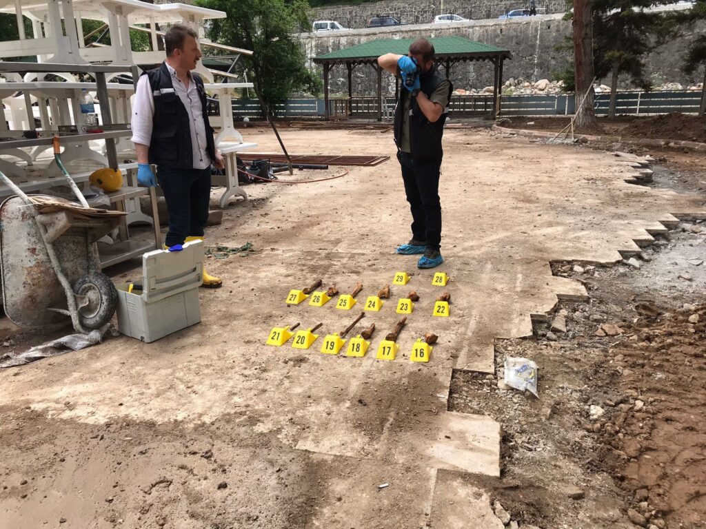 Gümüşhane’de kanalizasyon kazısında kafatası bulunan alanda çalışmalar genişletildi