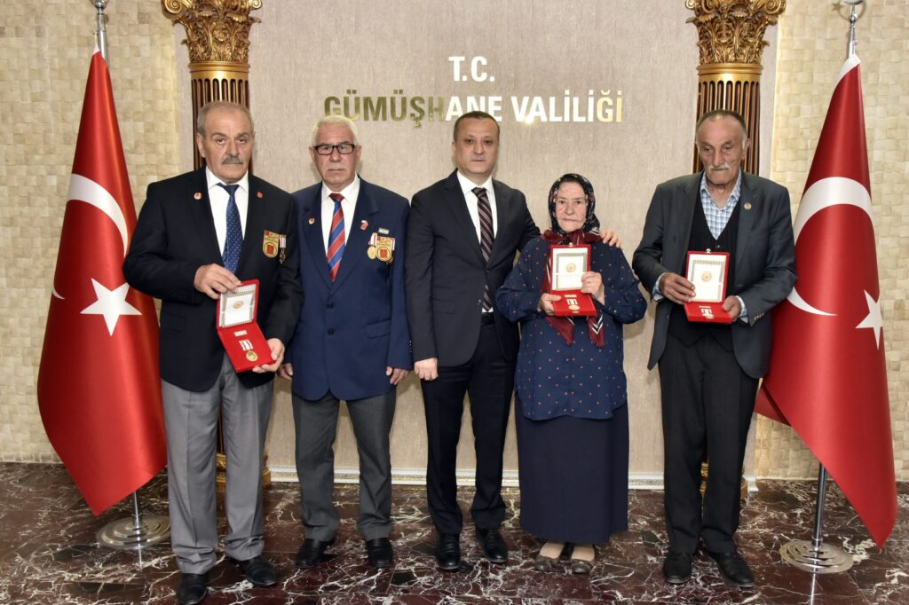 Gümüşhane’de Kıbrıs Gazileri madalyalarını aldı
