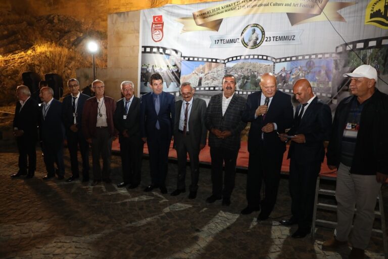 Bayburt Kalesi’nin tarihi atmosferinde Şair Zihni Şiir Gecesi
