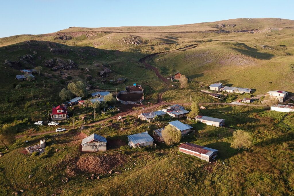 Gümüşhane’nin yüksek kesimlerinde sobalar sönmek bilmiyor