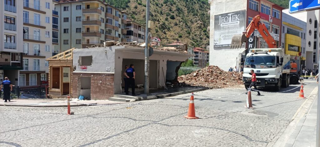 Geciken Yıkım Tamamlanıyor