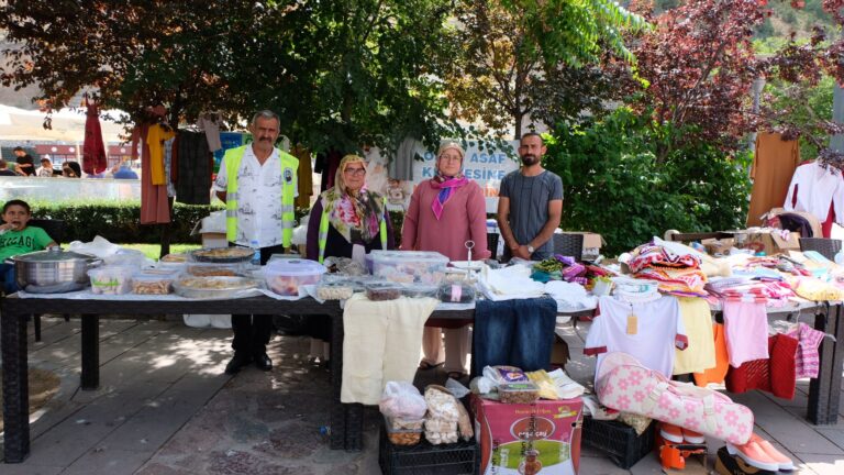 Gönüllülerden Ömer Asaf bebek için kermes